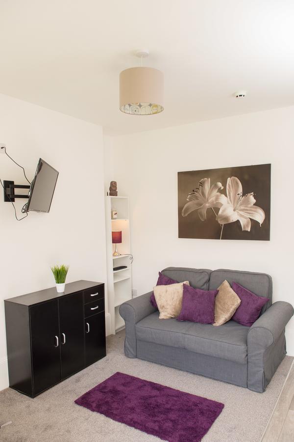 Moseley Mews Village Suites - Purple Бирмингем Экстерьер фото